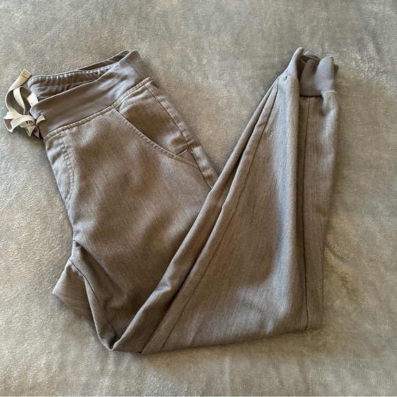 FIGS Zamora Jogger Graphite Scrub Pants PO1670 - Picture 13 of 14